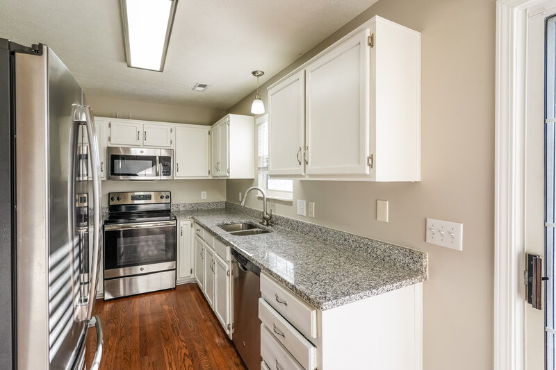 1,900/Mo, 720 Ansley Ct Antioch, TN 37013 Kitchen View 2