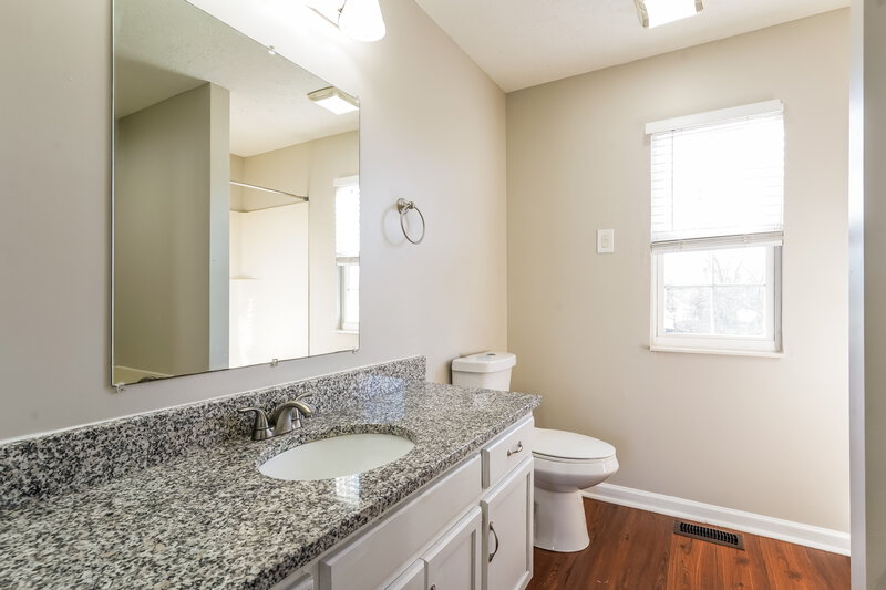 1,900/Mo, 720 Ansley Ct Antioch, TN 37013 Bathroom View