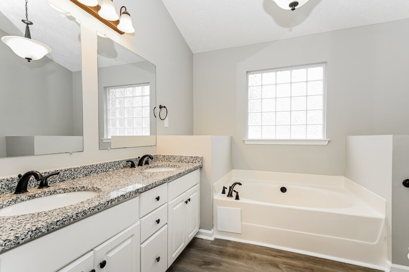 2,610/Mo, 6225 Tuckaleechee Ln Antioch, TN 37013 Main Bathroom View