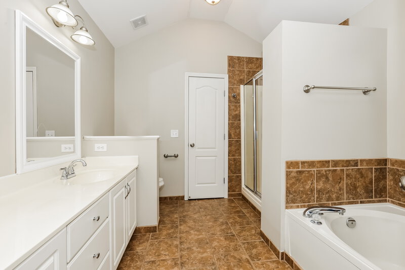 2,100/Mo, 204 Trophy Court Thompsons Station, TN 37179 Main Bathroom View