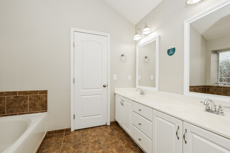 2,100/Mo, 204 Trophy Court Thompsons Station, TN 37179 Main Bathroom View 2