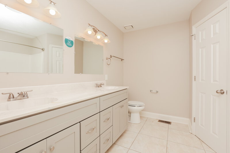 2,393/Mo, 418 Oakhaven Dr Smyrna, TN 37167 Main Bathroom View