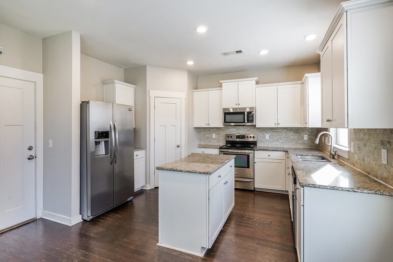 2,540/Mo, 2032 Hamilton Hill Dr Antioch, TN 37013 Kitchen View