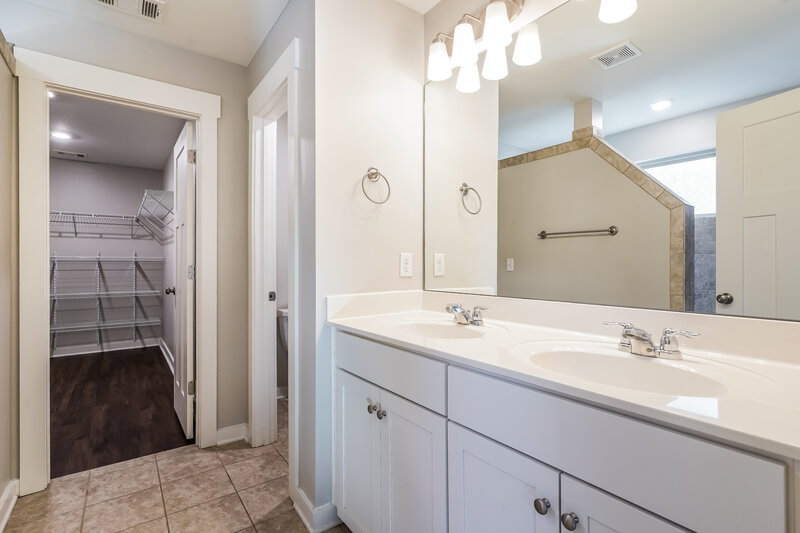 2,540/Mo, 2032 Hamilton Hill Dr Antioch, TN 37013 Main Bathroom View