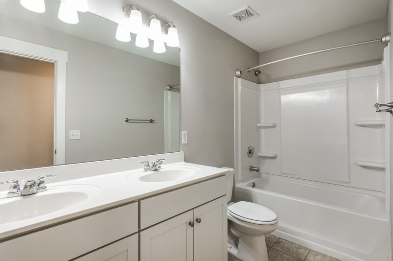 2,540/Mo, 2032 Hamilton Hill Dr Antioch, TN 37013 Bathroom View