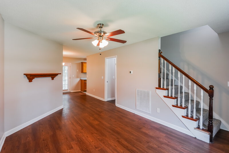 1,950/Mo, 4440 Lavergne Couchville Pike Antioch, TN 37013 Living Room View
