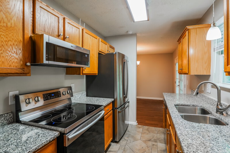 1,950/Mo, 4440 Lavergne Couchville Pike Antioch, TN 37013 Kitchen View 2