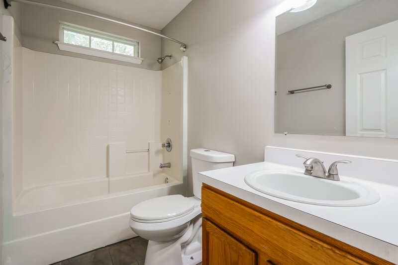 1,950/Mo, 4440 Lavergne Couchville Pike Antioch, TN 37013 Bathroom View