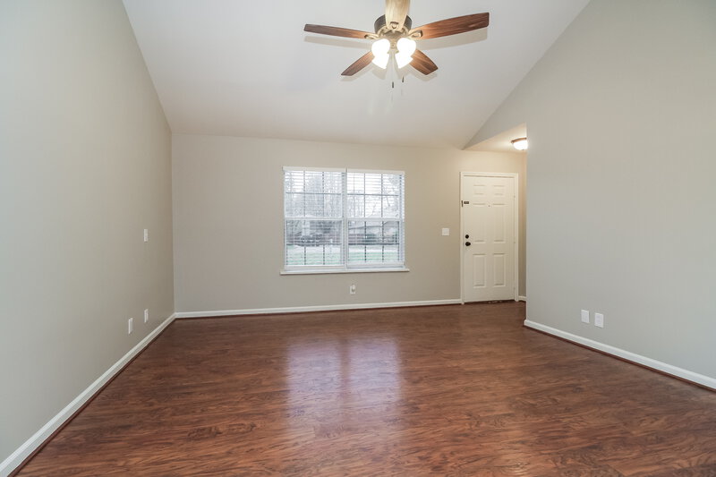 2,165/Mo, 696 Hollandale Rd La Vergne, TN 37086 Living Room View