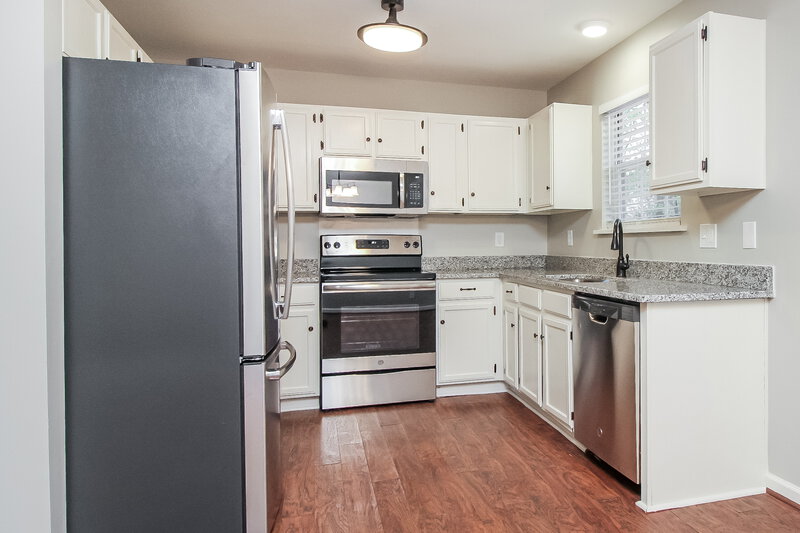2,165/Mo, 696 Hollandale Rd La Vergne, TN 37086 Kitchen View