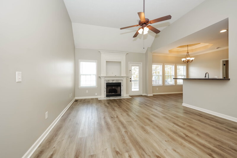 2,185/Mo, 2625 Dorset St Murfreesboro, TN 37130 Living Room View 2
