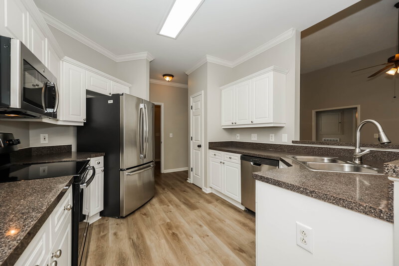 2,185/Mo, 2625 Dorset St Murfreesboro, TN 37130 Kitchen View