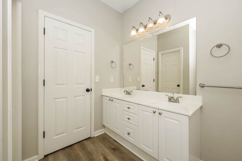 2,185/Mo, 2625 Dorset St Murfreesboro, TN 37130 Main Bathroom View