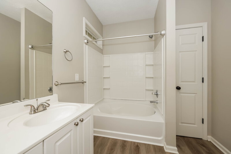 2,185/Mo, 2625 Dorset St Murfreesboro, TN 37130 Main Bathroom View 2