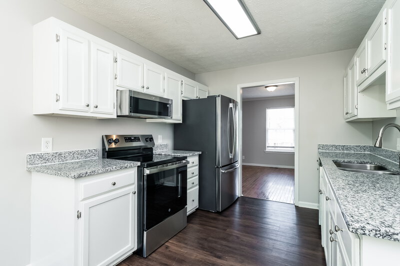 2,115/Mo, 3105 Roundwood Forest Ln Antioch, TN 37013 Kitchen View 2