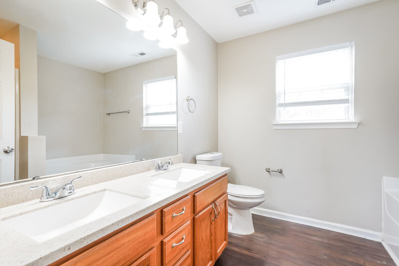 2,320/Mo, 1514 Winter Ct Spring Hill, TN 37174 Main Bathroom View