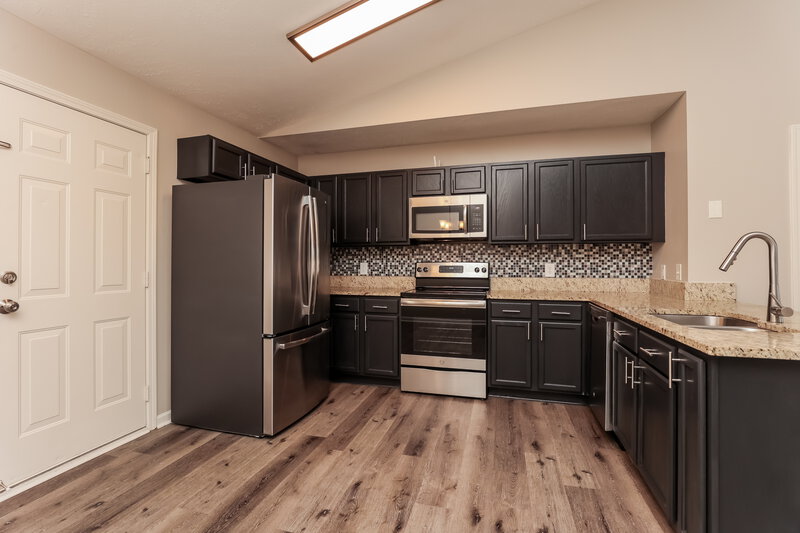 3,200/Mo, 1316 S Hampton Ct Antioch, TN 37013 Kitchen View 2