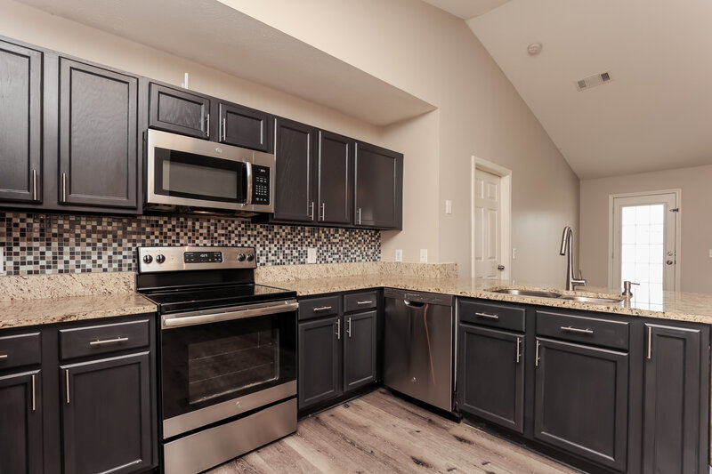 3,200/Mo, 1316 S Hampton Ct Antioch, TN 37013 Kitchen View 3