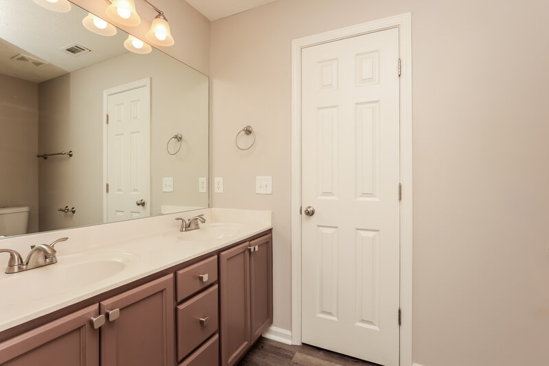 3,200/Mo, 1316 S Hampton Ct Antioch, TN 37013 Main Bathroom View