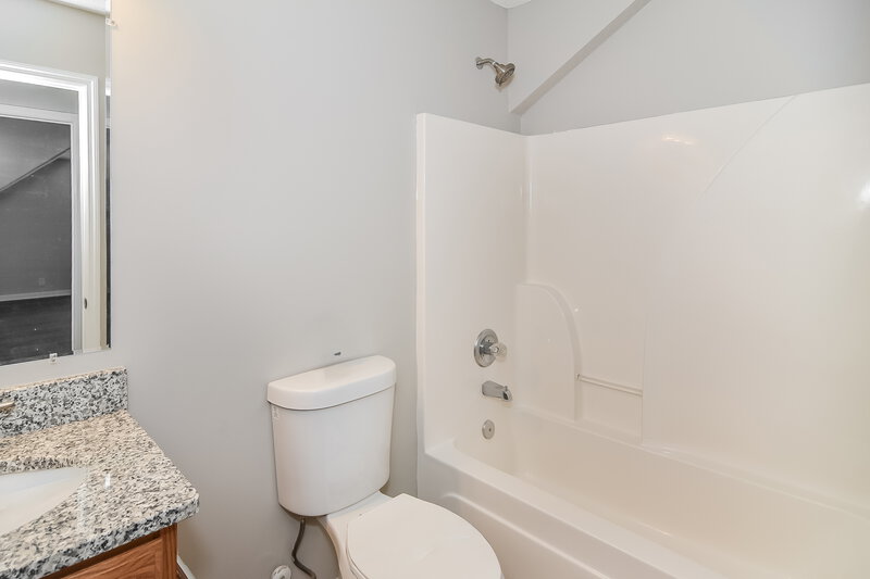 2,515/Mo, 5049 Cornelius Dr Murfreesboro, TN 37129 Bathroom View