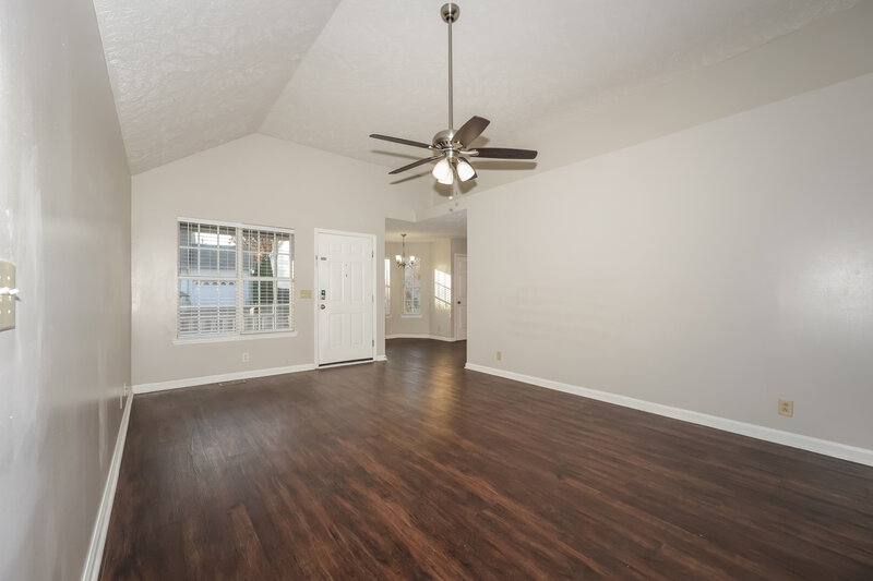 1,765/Mo, 3925 Calumet Dr Antioch, TN 37013 Living Room View 2
