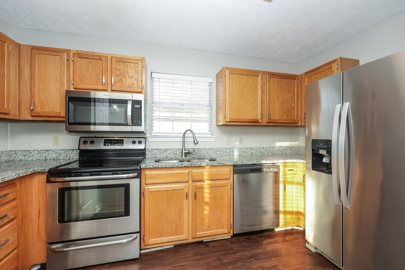 1,765/Mo, 3925 Calumet Dr Antioch, TN 37013 Kitchen View 2