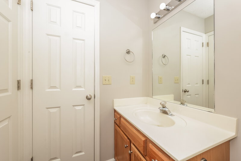 1,765/Mo, 3925 Calumet Dr Antioch, TN 37013 Main Bathroom View