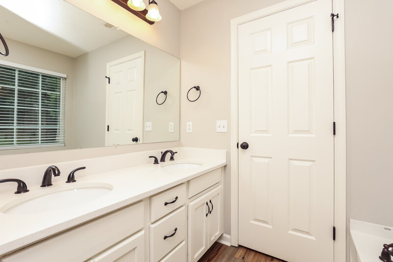 3,180/Mo, 6740 Ascot Dr Antioch, TN 37013 Main Bathroom View 2