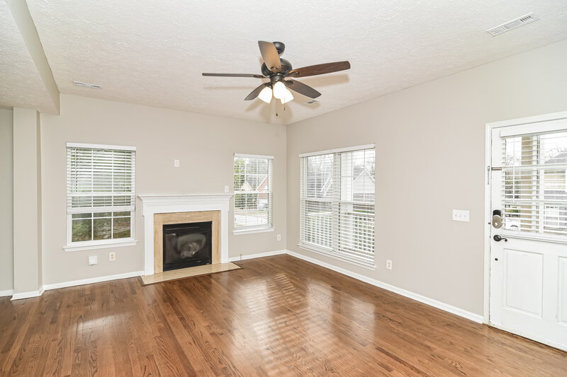 2,295/Mo, 1604 Zurich Dr Spring Hill, TN 37174 Living Room View 2