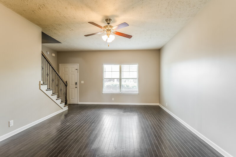 2,530/Mo, 1728 Bellamy Ln Murfreesboro, TN 37128 Living Room View 2