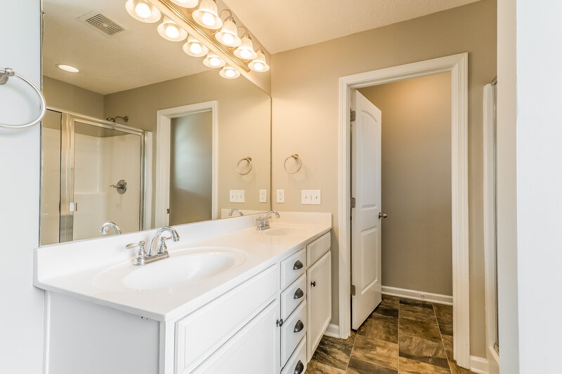 2,530/Mo, 1728 Bellamy Ln Murfreesboro, TN 37128 Main Bathroom View