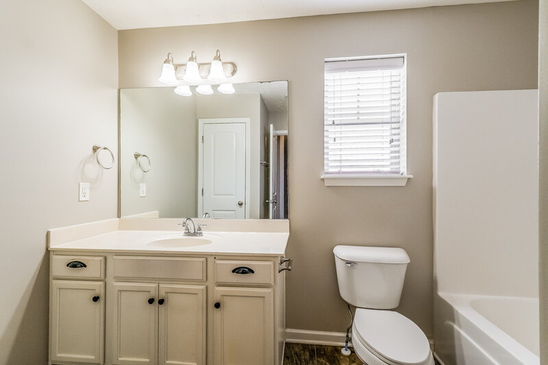 2,530/Mo, 1728 Bellamy Ln Murfreesboro, TN 37128 Bathroom View