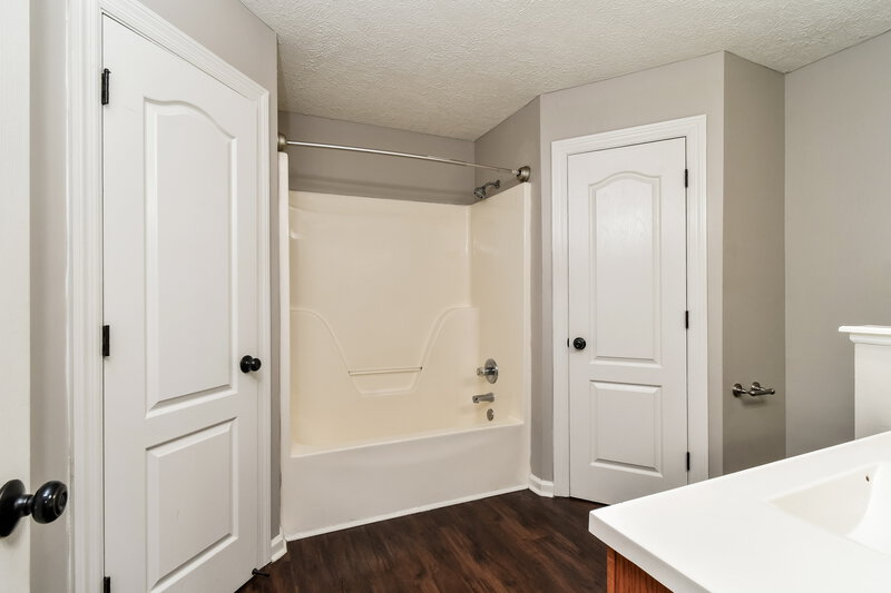 2,395/Mo, 1814 Lucille Ln Murfreesboro, TN 37129 Main Bathroom View