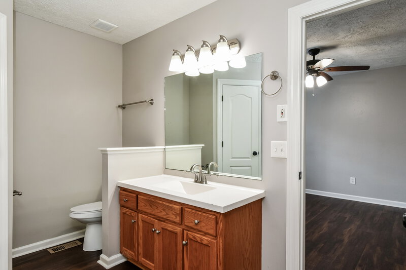 2,395/Mo, 1814 Lucille Ln Murfreesboro, TN 37129 Main Bathroom View 2