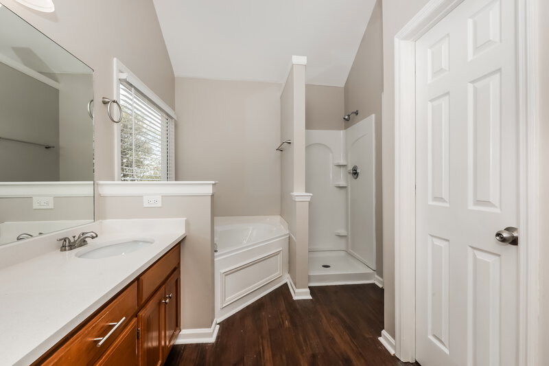 2,000/Mo, 1812 Tanner Ct Spring Hill, TN 37174 Main Bathroom View