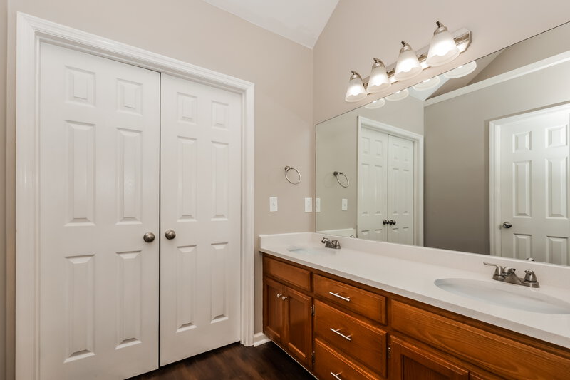 2,000/Mo, 1812 Tanner Ct Spring Hill, TN 37174 Main Bathroom View 2