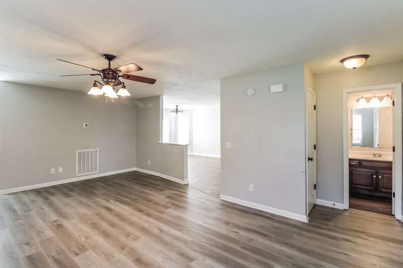 2,030/Mo, 903 Harpeth River Ct Murfreesboro, TN 37129 Living Room View 2