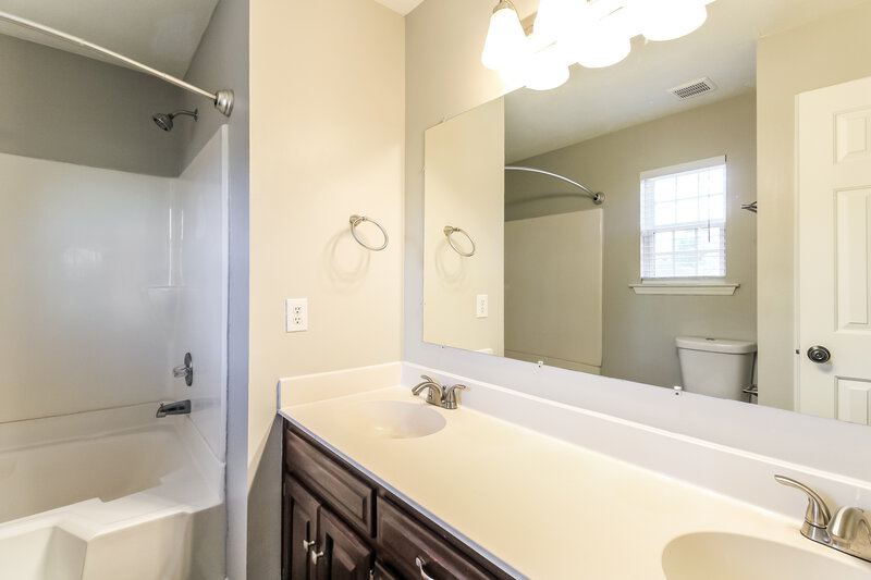 2,030/Mo, 903 Harpeth River Ct Murfreesboro, TN 37129 Main Bathroom View
