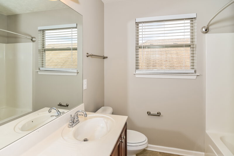 1,755/Mo, 1913 Warmingfield Dr Murfreesboro, TN 37127 Bathroom View