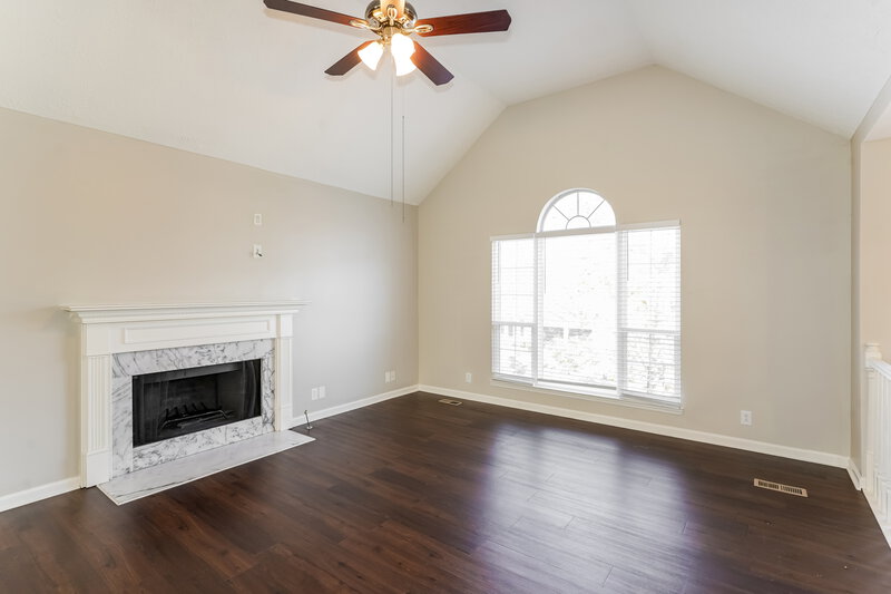 2,300/Mo, 1042 Cedar Creek Village Rd Mount Juliet, TN 37122 Living Room View