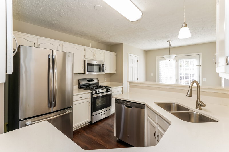 2,300/Mo, 1042 Cedar Creek Village Rd Mount Juliet, TN 37122 Kitchen View 2