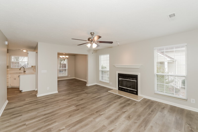 2,475/Mo, 3009 Creekview Ln Goodlettsville, TN 37072 Living Room View 2