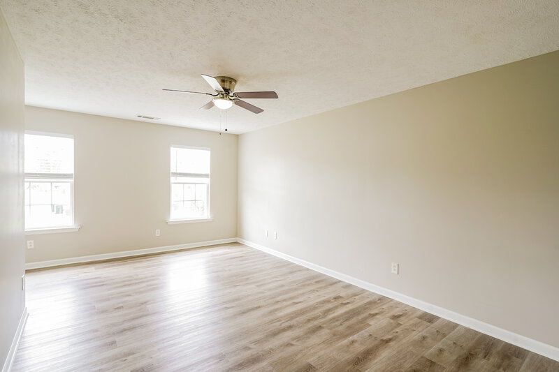 2,045/Mo, 1021 Tammy Sue Ln La Vergne, TN 37086 Living Room View 2