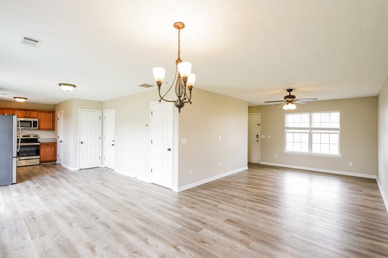 2,045/Mo, 1021 Tammy Sue Ln La Vergne, TN 37086 Dining Room View 2