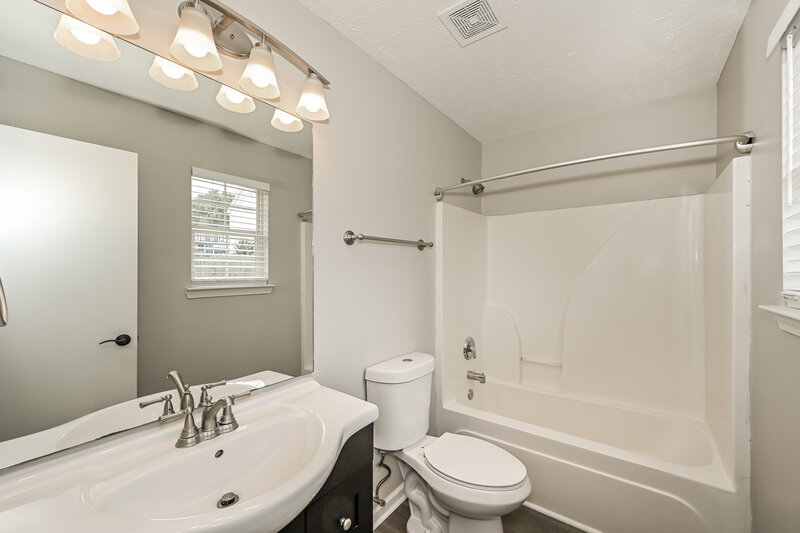 1,815/Mo, 1225 Akins Ridge Dr La Vergne, TN 37086 Main Bathroom View