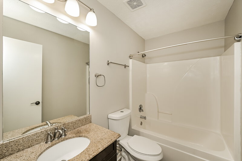 1,815/Mo, 1225 Akins Ridge Dr La Vergne, TN 37086 Bathroom View