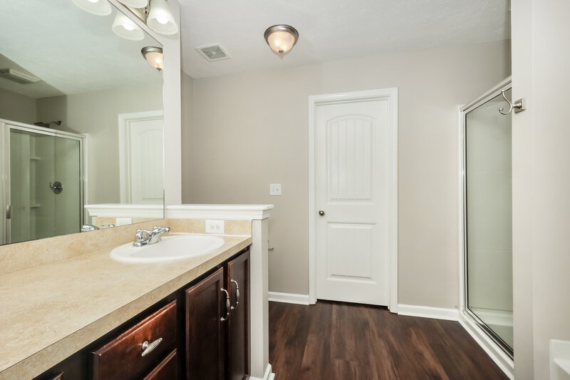 1,975/Mo, 1536 Rockglade Run Antioch, TN 37013 Main Bathroom View