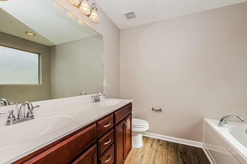 2,085/Mo, 1705 Porchrest Way Antioch, TN 37013 Main Bathroom View