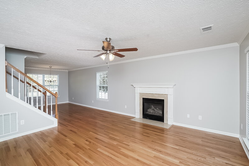 2,640/Mo, 400 Hunters Path Ct Hermitage, TN 37076 Living Room View 2