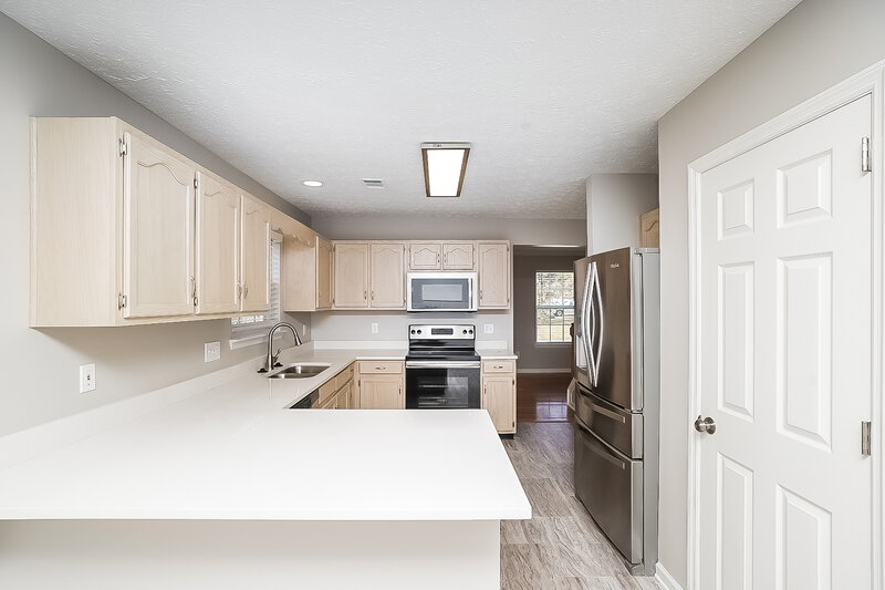 2,640/Mo, 400 Hunters Path Ct Hermitage, TN 37076 Kitchen View 2